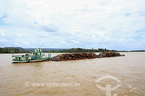  Subject: Ferry carrying wood / Place: Almeirim city - Para state (PA) - Brazil / Date: 03/2014 