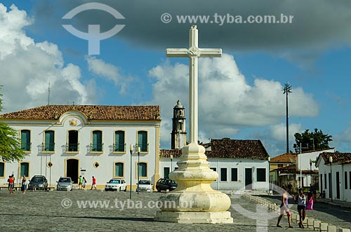  Subject: Cross in Sao Francisco Square with Historical Museum of Sergipe in the background / Place: Sao Cristovao city - Sergipe state (SE) - Brazil / Date: 08/2013 