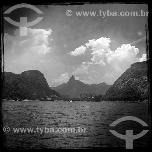  Subject: Morro da Urca seen from the Guanabara Bay with the Vermelha Beach (Red Beach) in the background - picture taken with IPhone / Place: Urca neighborhood - Rio de Janeiro city - Rio de Janeiro state (RJ) - Brazil / Date: 12/2013 