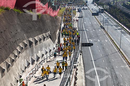  Subject: Fans coming to the match between Brazil x Croatia - Corinthians Arena by World Cup of Brazil / Place: Itaquera neighborhood - Sao Paulo city - Sao Paulo state (SP) - Brazil / Date: 06/2014 