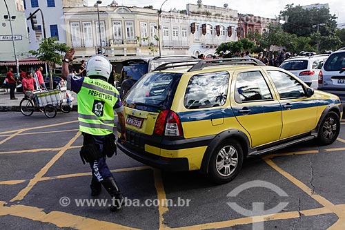  Subject: City Hall employee organizing traffic in Lapa / Place: Lapa neighborhood - Rio de Janeiro city - Rio de Janeiro state (RJ) - Brazil / Date: 06/2014 