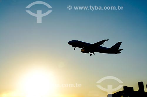  Subject: Airplane flying over the city of Rio de Janeiro at dusk / Place: Rio de Janeiro city - Rio de Janeiro state (RJ) - Brazil / Date: 02/2014 