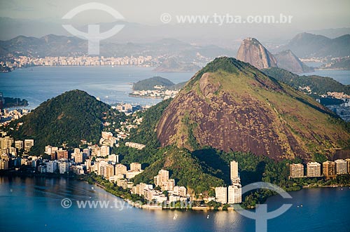  Subject: General view of Cabritos Mountain (Kid Goat Mountain) with the Sugar Loaf in the background / Place: Lagoa neighborhood - Rio de Janeiro city - Rio de Janeiro state (RJ) - Brazil / Date: 02/2014 
