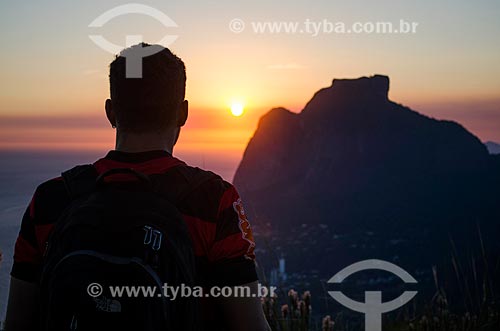 Subject: Man observing the landscape from Morro Dois Irmaos (Two Brothers Mountain) / Place: Rio de Janeiro city - Rio de Janeiro state (RJ) - Brazil / Date: 02/2014 