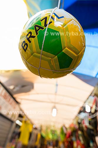  Subject: Soccer ball with the brazilian colors for sale - Luiz Gonzaga Northeast Traditions Centre / Place: Sao Cristovao neighborhood - Rio de Janeiro city - Rio de Janeiro state (RJ) - Brazil / Date: 05/2014 