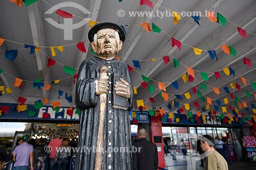  Subject: Box office of Luiz Gonzaga Northeast Traditions Centre with statue of Padre Cicero / Place: Sao Cristovao neighborhood - Rio de Janeiro city - Rio de Janeiro state (RJ) - Brazil / Date: 05/2014 