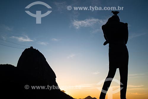  Subject: Chopin Statue with Sugar Loaf in the background at dawn / Place: Urca neighborhood - Rio de Janeiro city - Rio de Janeiro state (RJ) - Brazil / Date: 07/2014 