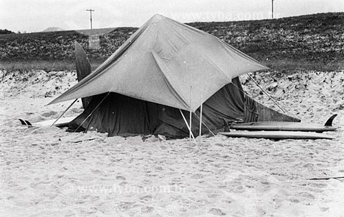  Tent - Beach in Saquarema  - Saquarema city - Rio de Janeiro state (RJ) - Brazil