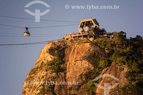  Cable car making the crossing between the Urca Mountain and Sugar Loaf  - Rio de Janeiro city - Rio de Janeiro state (RJ) - Brazil