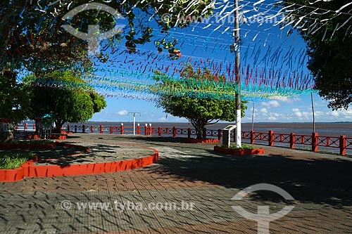  View of square with Amazon River in the background  - Parintins city - Amazonas state (AM) - Brazil