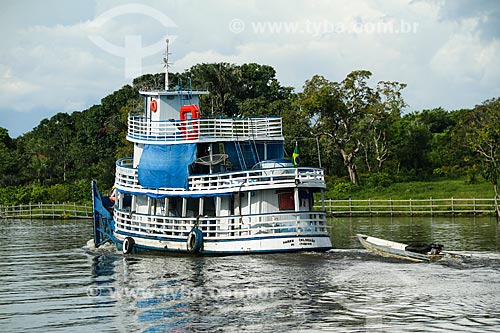  Vessel carrying people on Lake Parintins  - Parintins city - Amazonas state (AM) - Brazil