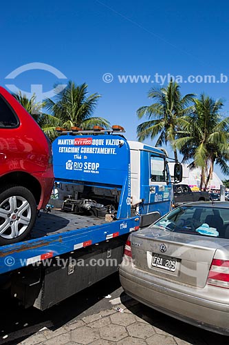  Removing towing a car parked illegally - Lido Square during the World Cup in Brazil  - Rio de Janeiro city - Rio de Janeiro state (RJ) - Brazil