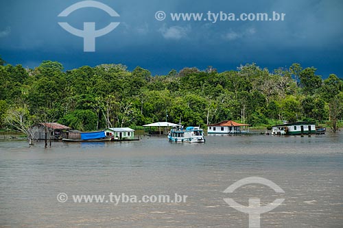 Houses on the banks of the Amazon River  - Parintins city - Amazonas state (AM) - Brazil