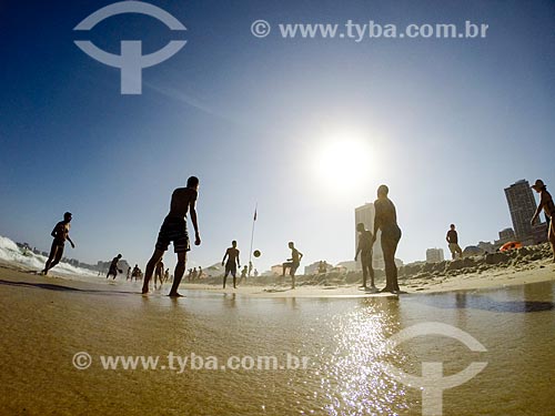  Peoples playing soccer on the waterfront of Leme Beach  - Rio de Janeiro city - Rio de Janeiro state (RJ) - Brazil