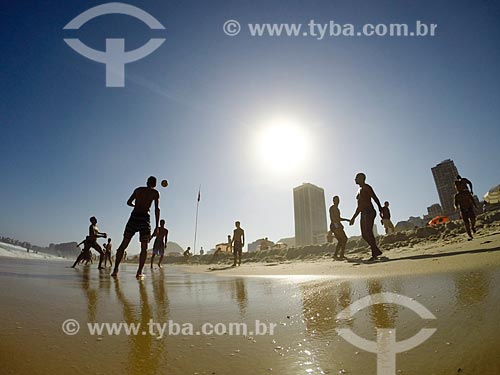  Peoples playing soccer on the waterfront of Leme Beach  - Rio de Janeiro city - Rio de Janeiro state (RJ) - Brazil