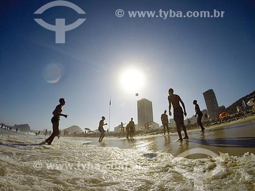  Peoples playing soccer on the waterfront of Leme Beach  - Rio de Janeiro city - Rio de Janeiro state (RJ) - Brazil