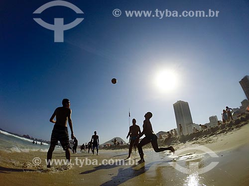  Peoples playing soccer on the waterfront of Leme Beach  - Rio de Janeiro city - Rio de Janeiro state (RJ) - Brazil