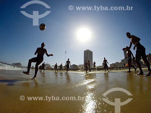  Peoples playing soccer on the waterfront of Leme Beach  - Rio de Janeiro city - Rio de Janeiro state (RJ) - Brazil