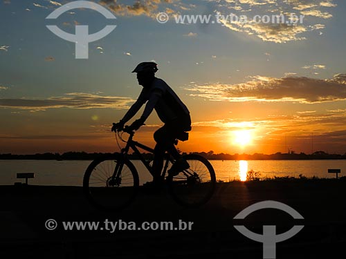  Cyclist on the banks of Guaiba Lake during sunset  - Porto Alegre city - Rio Grande do Sul state (RS) - Brazil