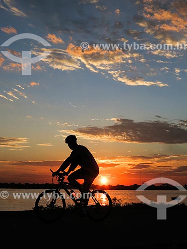  Cyclist on the banks of Guaiba Lake during sunset  - Porto Alegre city - Rio Grande do Sul state (RS) - Brazil