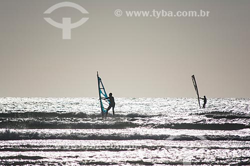  Practitioner of windsurf - waterfront of Jericoacoara National Park  - Jijoca de Jericoacoara city - Ceara state (CE) - Brazil