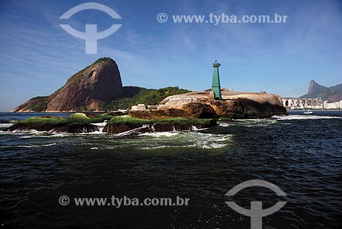  Tamandare da Laje Fort (1555) with the Sugar Loaf and Christ the Redeemer in the background  - Rio de Janeiro city - Rio de Janeiro state (RJ) - Brazil