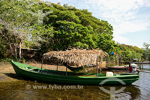  Canoe on the banks of Tapajos River - Caranazal Village  - Santarem city - Para state (PA) - Brazil