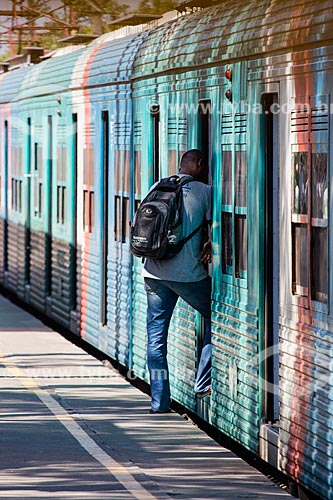  Passengers at the railway station of Belford Roxo  - Belford Roxo city - Rio de Janeiro state (RJ) - Brazil
