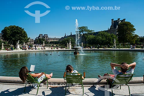  Persons taking sunbathing - Jardin des Tuileries (Tuileries Garden)  - Paris - Paris department - France