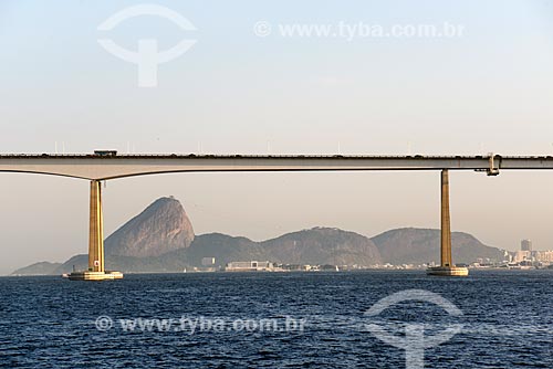  View of Rio-Niteroi Bridge (1974) during crossing of Guanabara Bay with Sugar Loaf in the background  - Rio de Janeiro city - Rio de Janeiro state (RJ) - Brazil