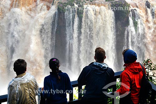  Tourists - Mirante of Iguassu Waterfalls  - Foz do Iguacu city - Parana state (PR) - Brazil