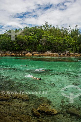  Peoples swimming - Azul Lagoon (Blue Lagoon)  - Angra dos Reis city - Rio de Janeiro state (RJ) - Brazil