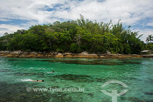  Peoples swimming - Azul Lagoon (Blue Lagoon)  - Angra dos Reis city - Rio de Janeiro state (RJ) - Brazil