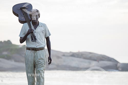  Statue of maestro Tom Jobim on Arpoador Beach boardwalk  - Rio de Janeiro city - Rio de Janeiro state (RJ) - Brazil