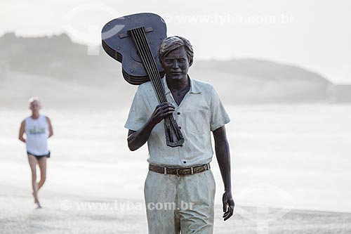  Statue of maestro Tom Jobim on Arpoador Beach boardwalk  - Rio de Janeiro city - Rio de Janeiro state (RJ) - Brazil