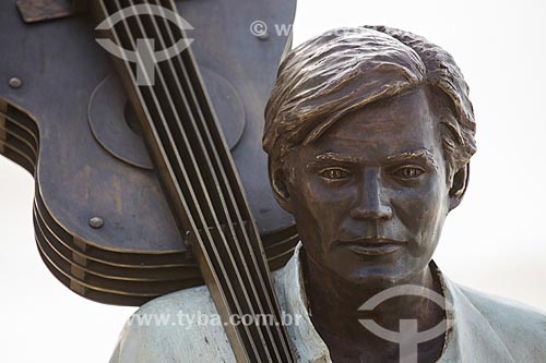  Detail of statue of maestro Tom Jobim on Arpoador Beach boardwalk  - Rio de Janeiro city - Rio de Janeiro state (RJ) - Brazil