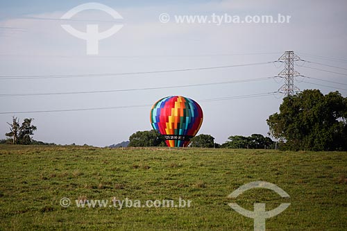  Hot air balloon near to Niteroi-Manilha Highway (BR-101)  - Niteroi city - Rio de Janeiro state (RJ) - Brazil