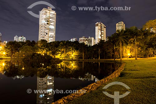  View of lake - Lago das Rosas Park at night  - Goiania city - Goias state (GO) - Brazil