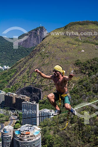  Practitioner of slackline - Cantagalo Hill with Christ the Redeemer in the background  - Rio de Janeiro city - Rio de Janeiro state (RJ) - Brazil