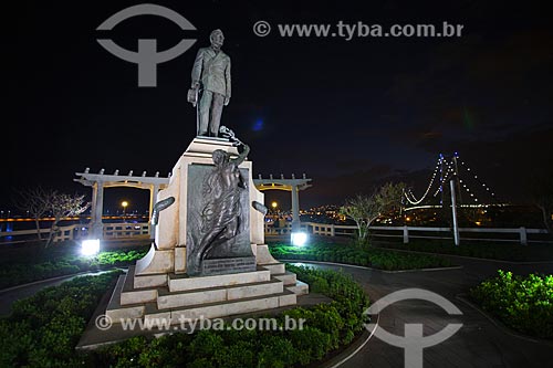  Monument in tribute of the governor Hercilio Luz with Hercilio Luz Bridge (1926) in the background  - Florianopolis city - Santa Catarina state (SC) - Brazil