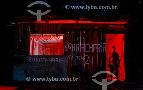  Tire repair on the banks of AM-070 highway  - Amazonas state (AM) - Brazil