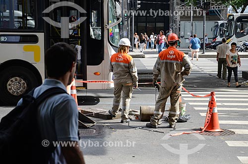  Staff of Light working on Rio Branco Avenue  - Rio de Janeiro city - Rio de Janeiro state (RJ) - Brazil