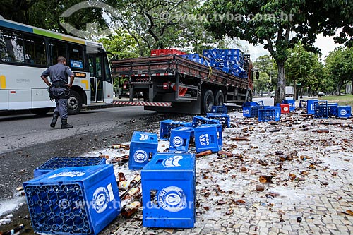  Boxes of beer tumbled on the floor  - Rio de Janeiro city - Rio de Janeiro state (RJ) - Brazil