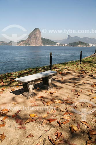  Bench - Fort of Copacabana (1914-1987), current History Museum Army - Sugar Loaf in the background  - Rio de Janeiro city - Rio de Janeiro state (RJ) - Brazil