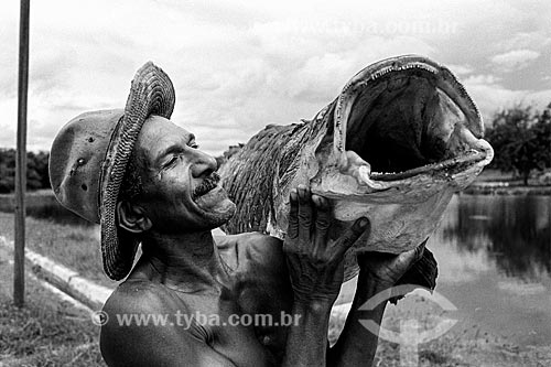  Fisherman holding pirarucu (Arapaima gigas)  - Rio Grande do Norte state (RN) - Brazil