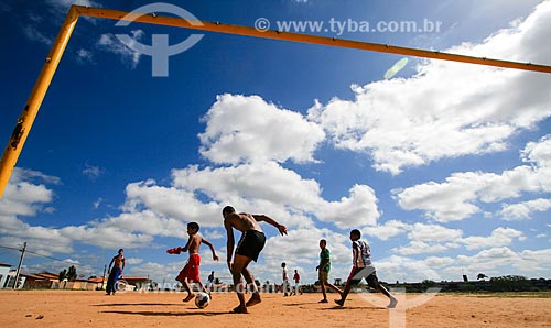  Youngs playing soccer - Juazeiro city  - Juazeiro city - Bahia state (BA) - Brazil