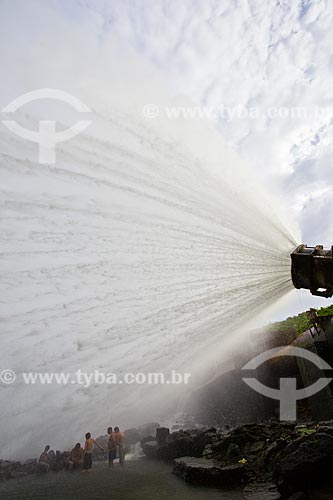  Detail of ebb controlled - Presidente Juscelino Kubitschek de Oliveira Dam - also known as Oros Dam  - Oros city - Ceara state (CE) - Brazil