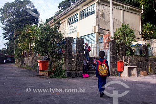  Child going to primary school - Municipal School Diogo Feijo  - Rio de Janeiro city - Rio de Janeiro state (RJ) - Brazil