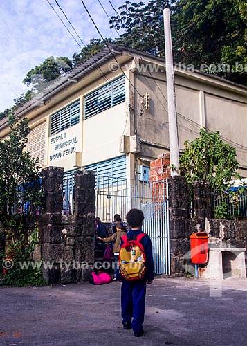  Child going to primary school - Municipal School Diogo Feijo  - Rio de Janeiro city - Rio de Janeiro state (RJ) - Brazil