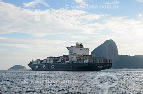  Cargo ship - Guanabara Bay with Sugar Loaf in the background  - Rio de Janeiro city - Rio de Janeiro state (RJ) - Brazil